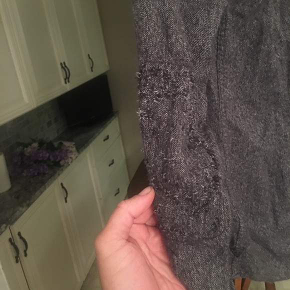 GUESS medium button up. - Picture 7 of 8